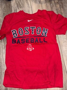 Nike women’s M Boston Red Sox Red Baseball Tee